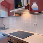 Modern With A Spacious Terrace 公寓