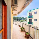 Modern With A Spacious Terrace 公寓 *