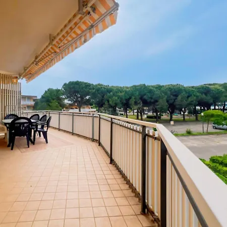 Modern With A Spacious Terrace Lägenhet Bibione